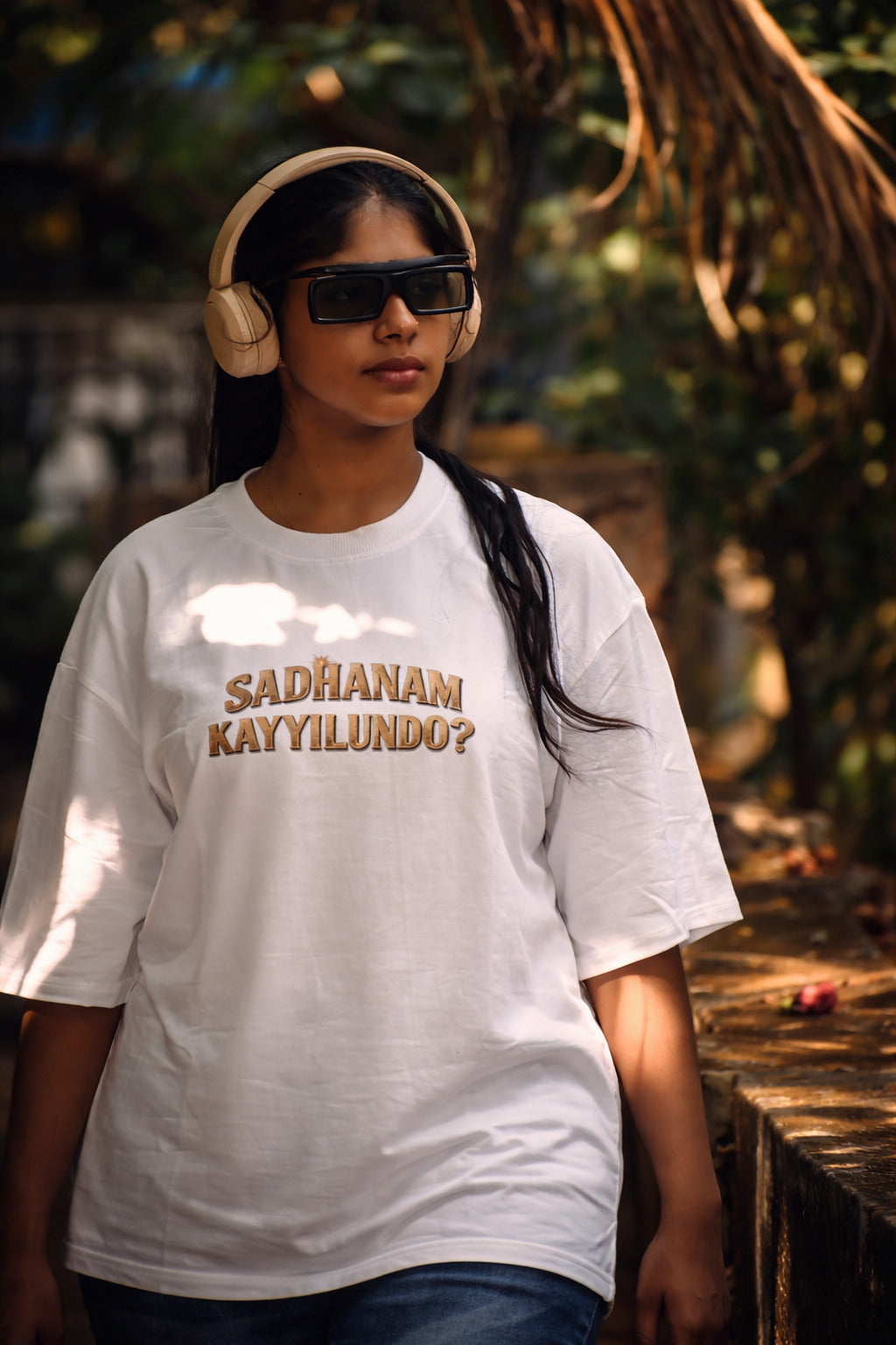 Saadhanam Kayyilundo? Oversized Tshirt
