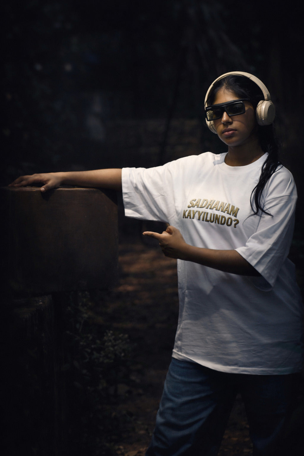 Saadhanam Kayyilundo? Oversized Tshirt